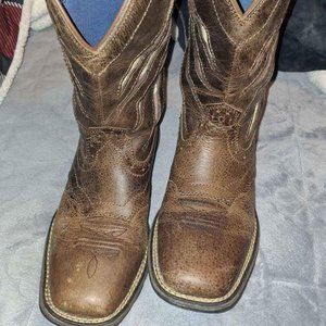 Women's cowboy boots size 8.5M